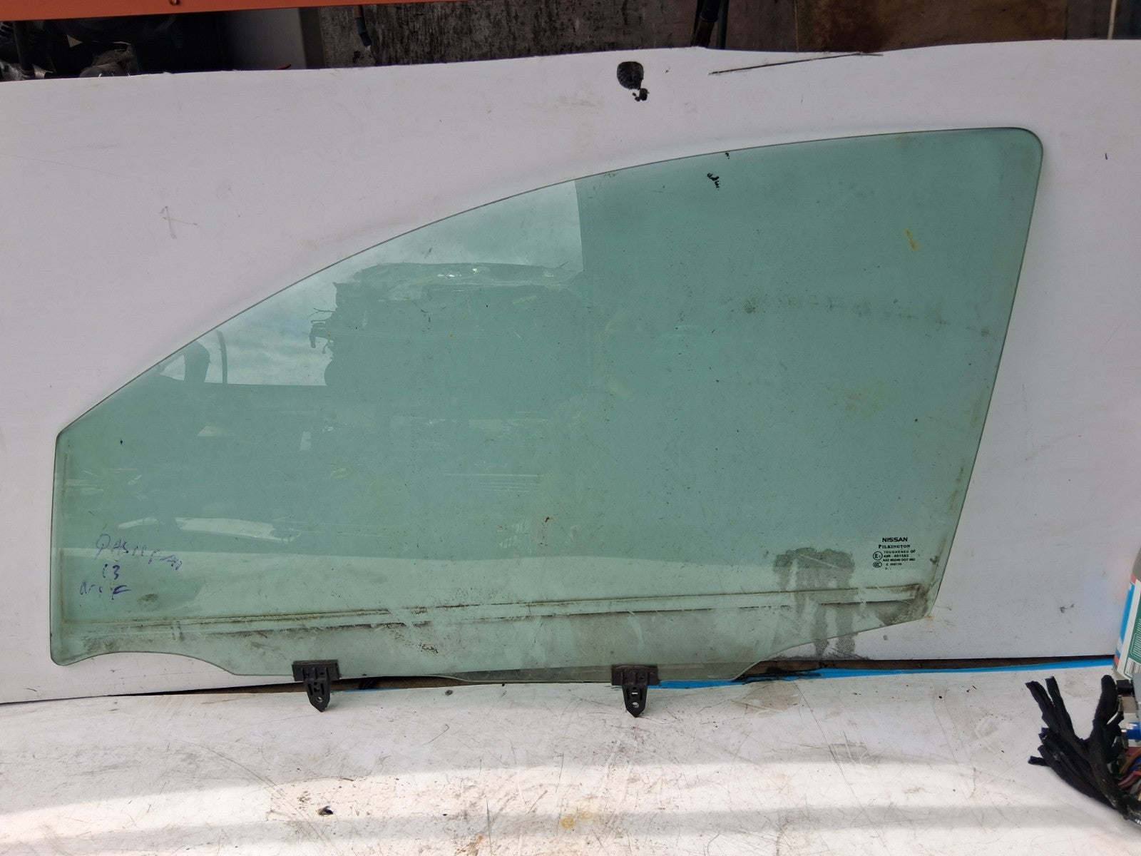 2013 NISSAN QASHQAI J10 NSF FRONT PASSENGER SIDE WINDOW GLASS