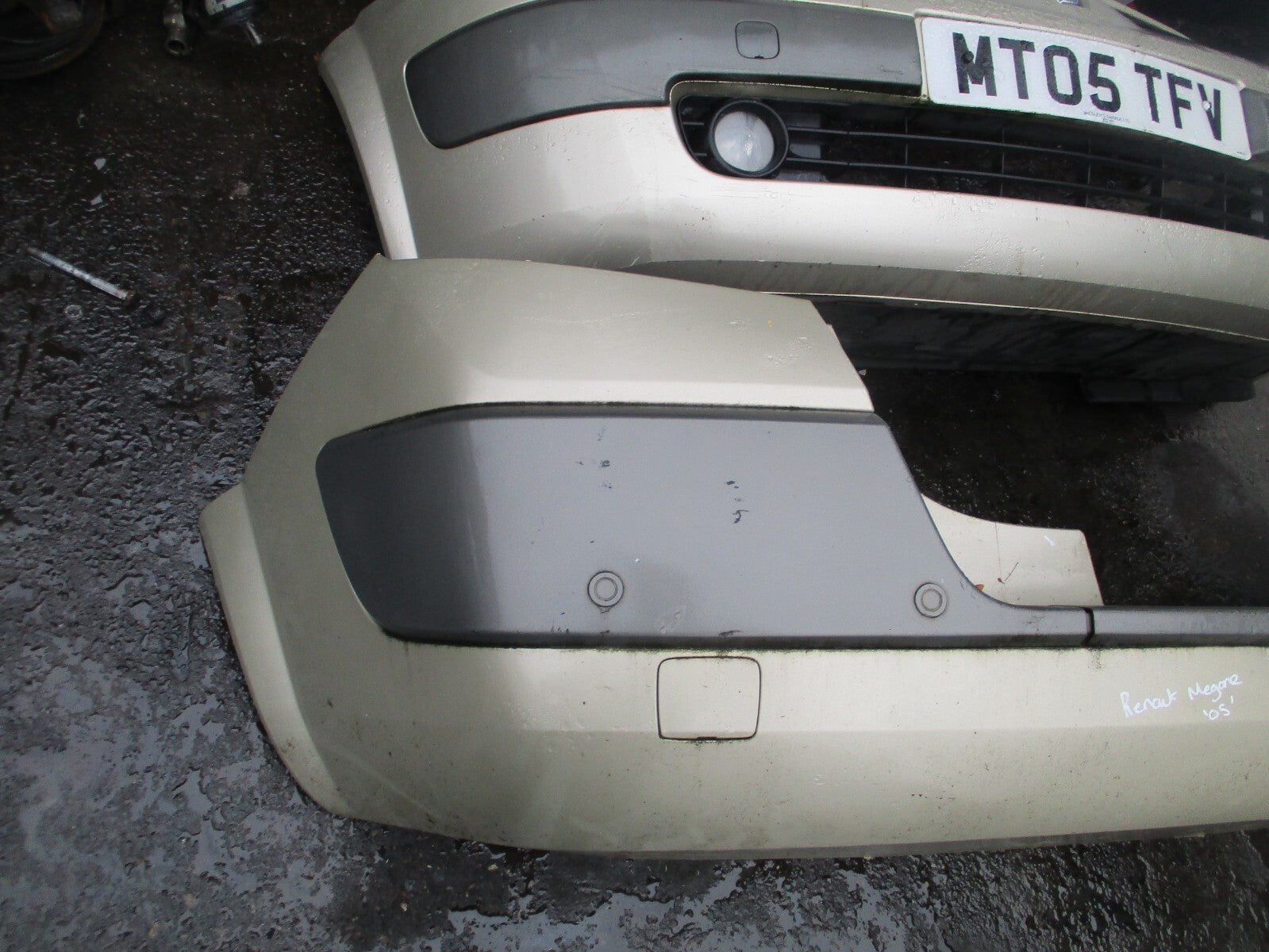 2005 RENAULT MEGANE MK2 REAR COMPLETE BUMPER GOLDEN