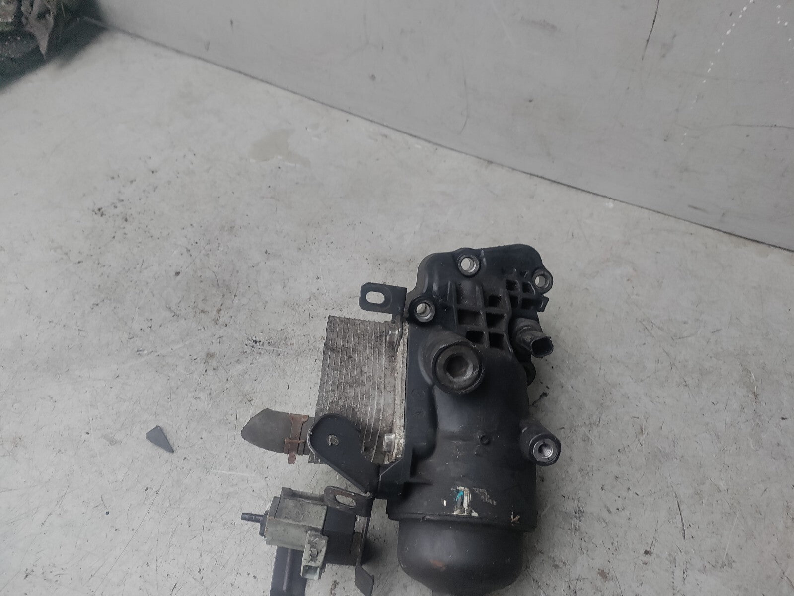 HYUNDAI IX20 2018 1.6 DIESEL OIL COOLER WITH FILTER HOUSING 264102A300