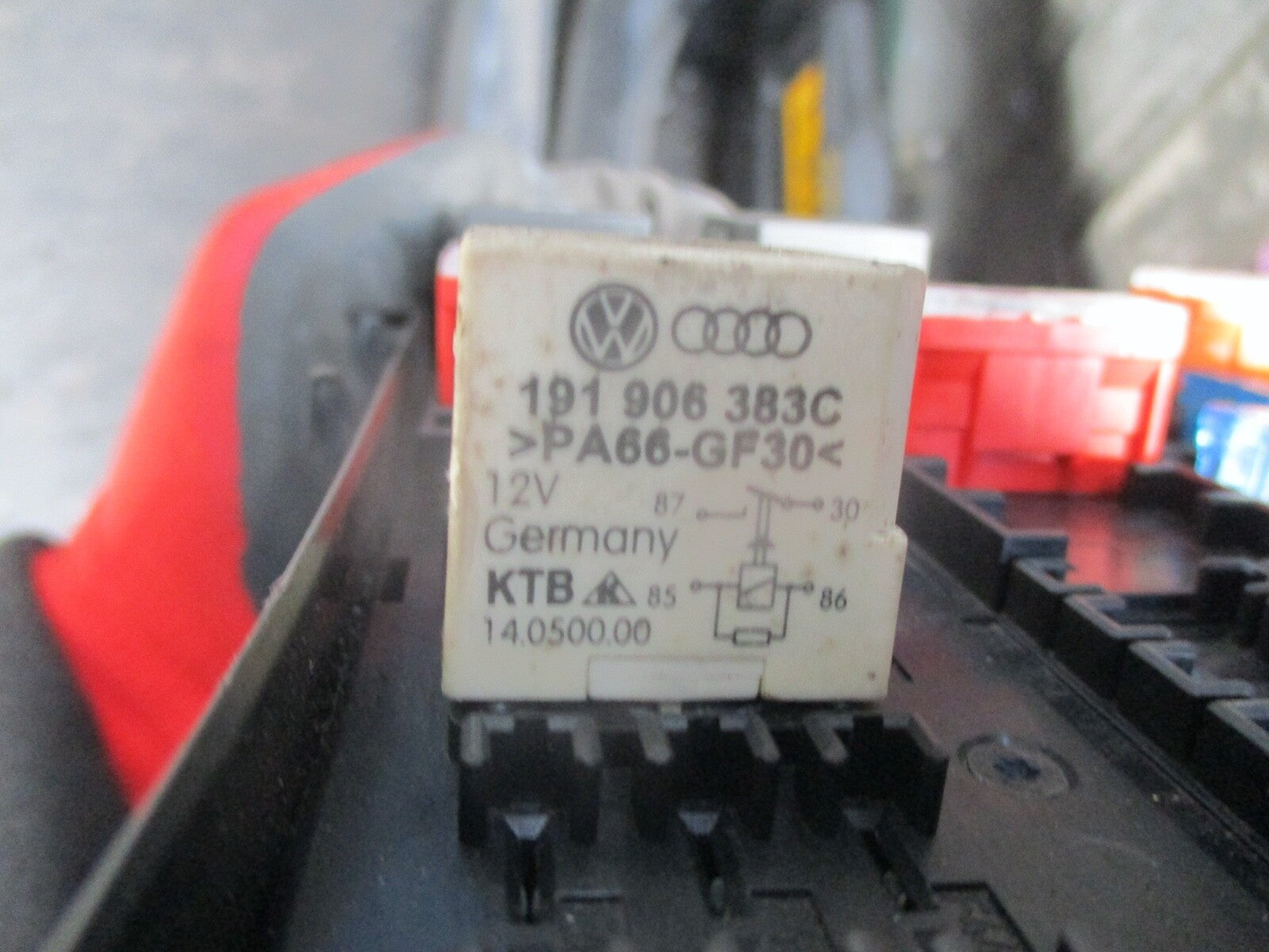 AUDI A4 B6 FUSE BOX RELAY UNT 191 906 383 C PA66 GF30