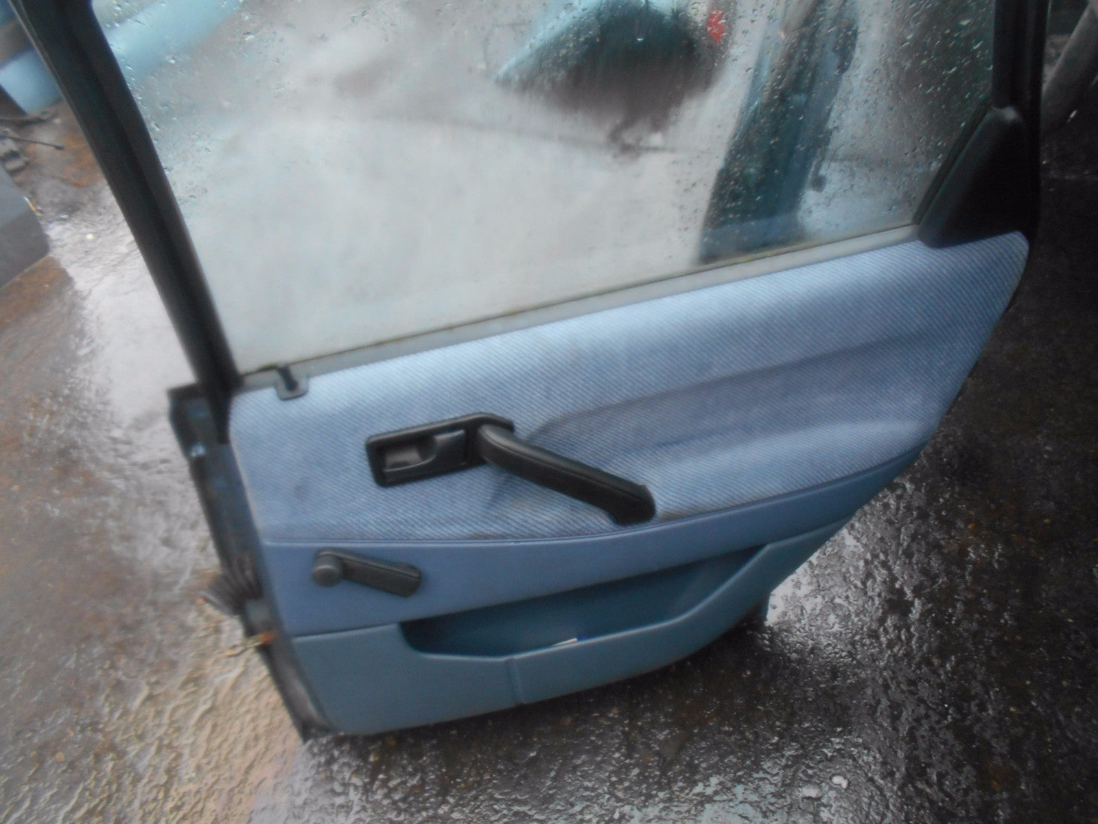 VOLKSWAGEN VW PASSAT B3 (MK3) 1990 OSR DRIVER SIDE REAR COMPLETE DOOR BLUE