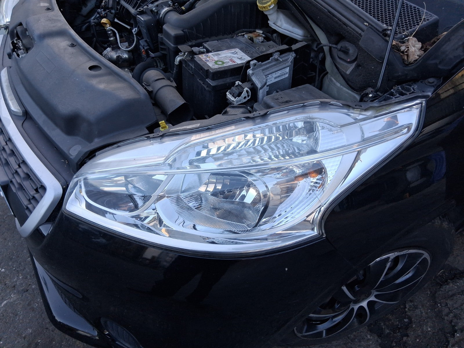 2014 PEUGEOT 208 NSF PASSENGER SIDE FRONT LEFT HEADLIGHT 9802221980