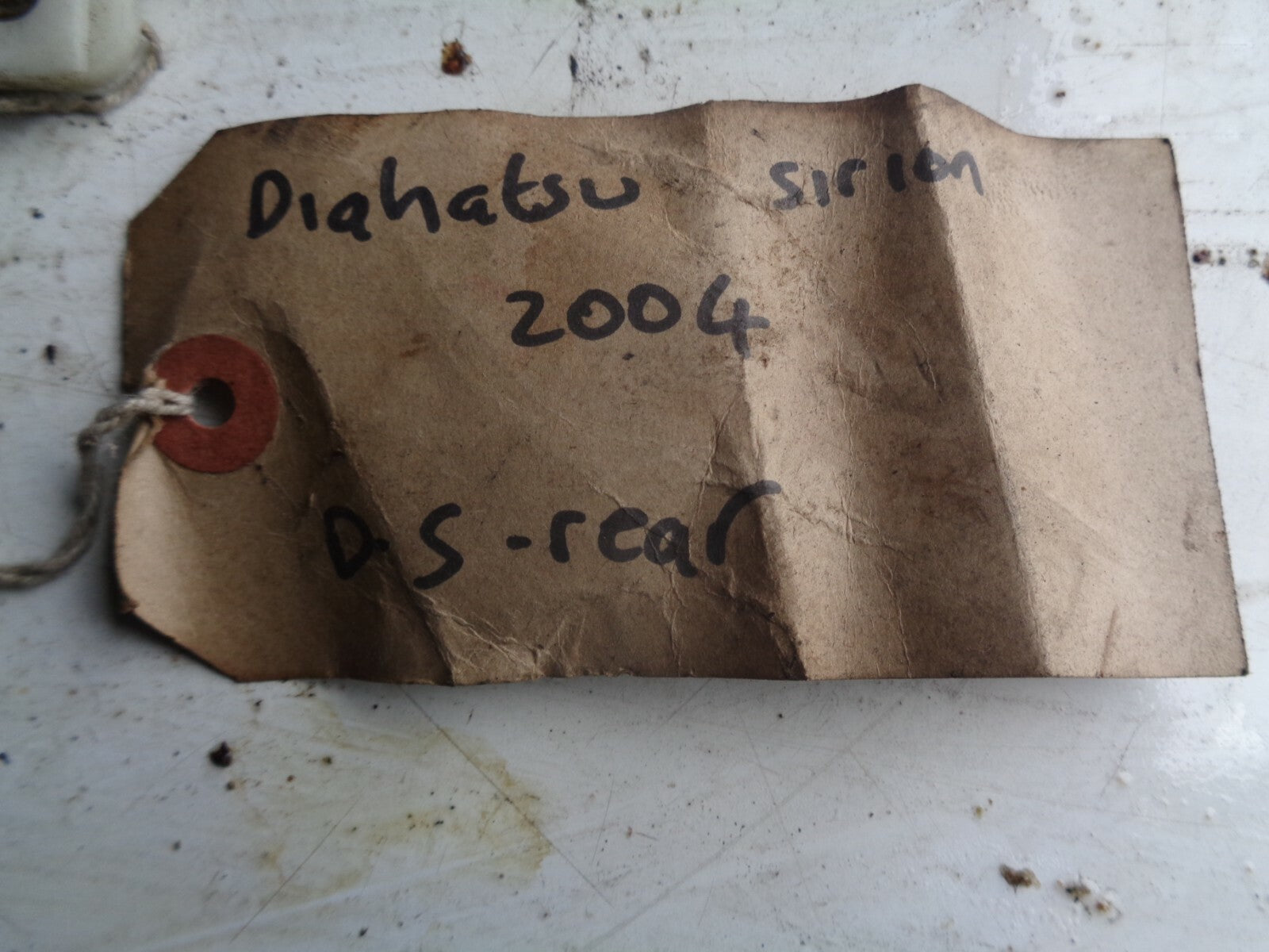 DIAHATSU SIRION 2004 OSR DRIVER SIDE REAR WINDOW GLASS