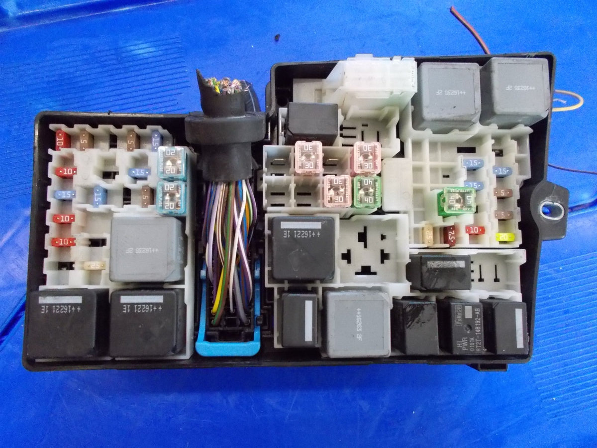 2016 VOLVO V40 1.6 DIESEL FUSE BOX AV6T14A067AD