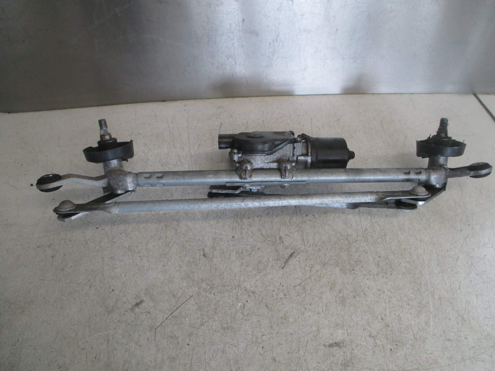 NISSAN QASHQAI J11 2017 MK2 FRONT WINDSCREEN WIPER MOTOR MECHNAISM