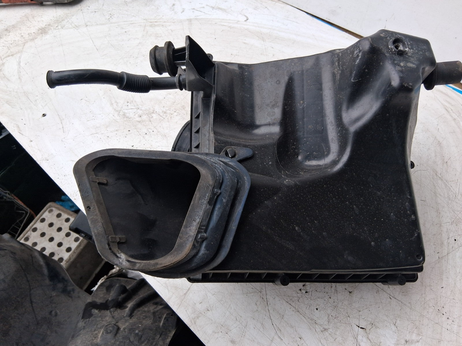 2013 VAUXHALL ASTRA J ESTATE AIR FILTER HOUSING BOX