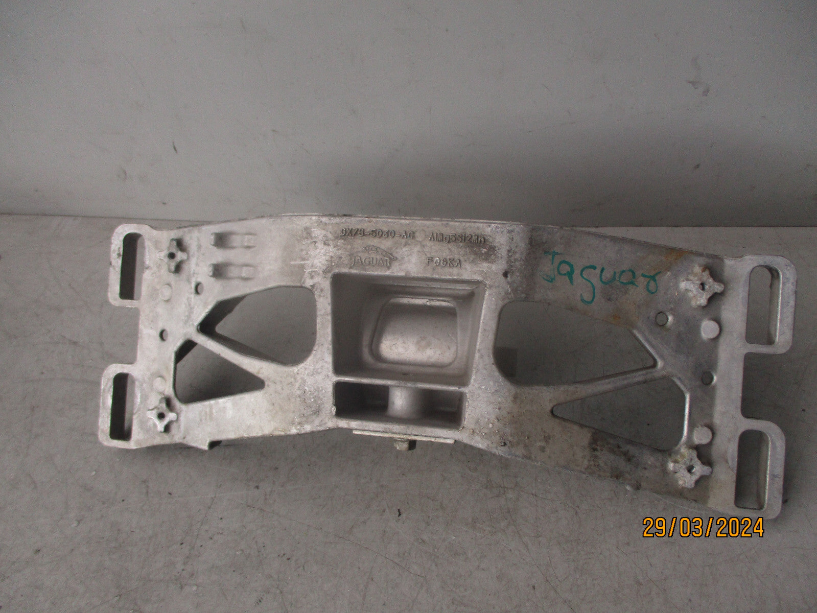 2010 JAGUAR XF X250 GEARBOX MOUNT BRACKET GX735060AC GX736A026MA