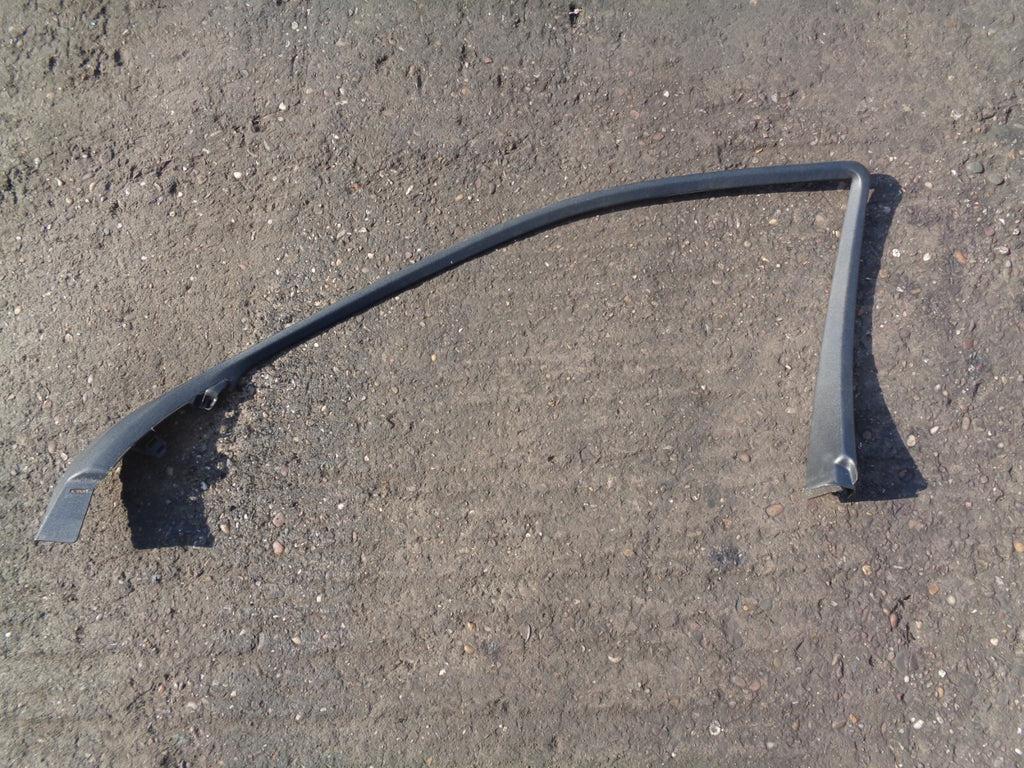 MERCEDES BENZ C CLASS W203 C220 OS DRIVER SIDE FRONT WINDOW TRIM A2037250271