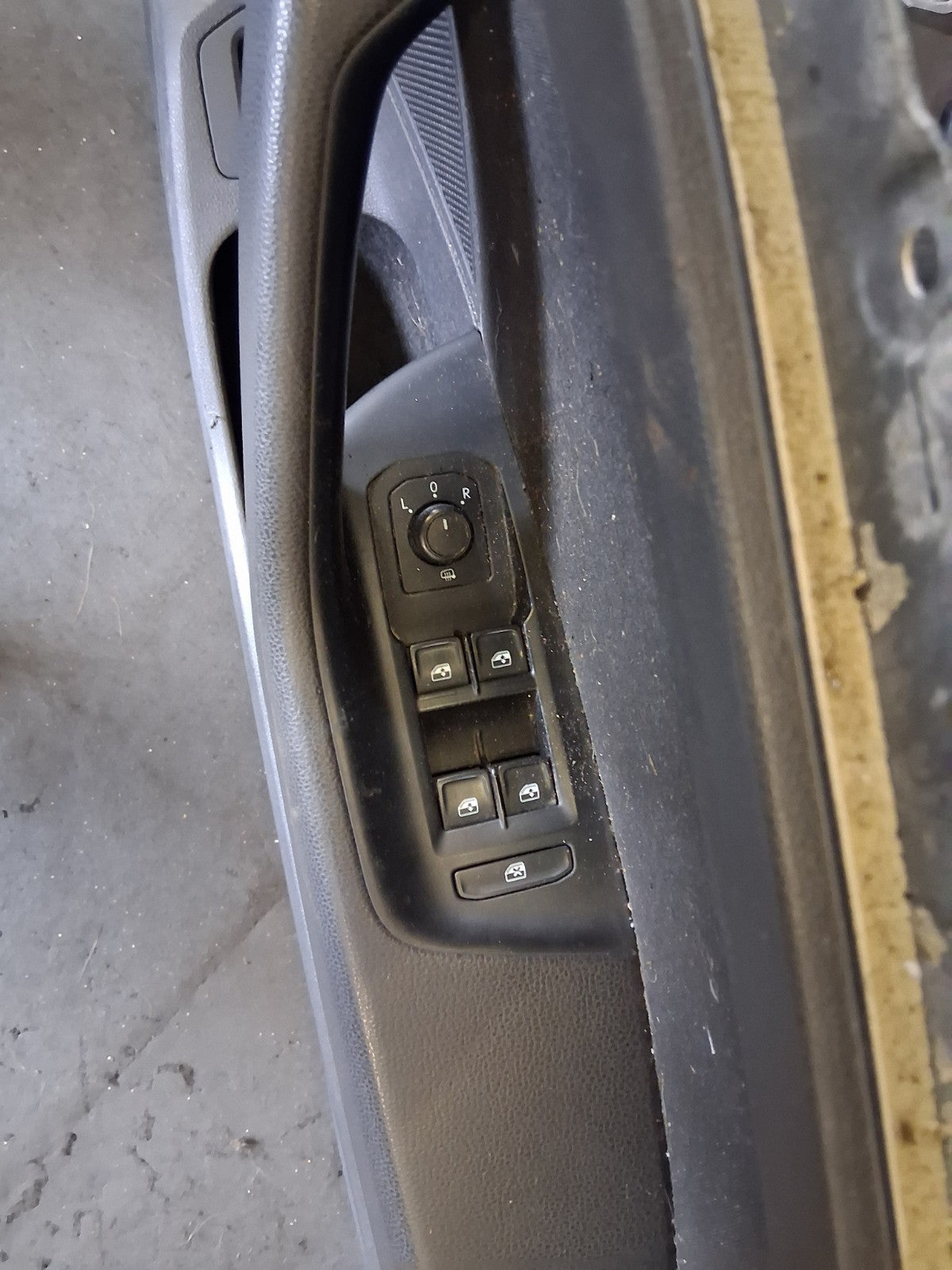 2019 VW VOLKSWAGEN PASSAT B8 OSF DRIVER SIDE FRONT RIGHT DOOR CARD
