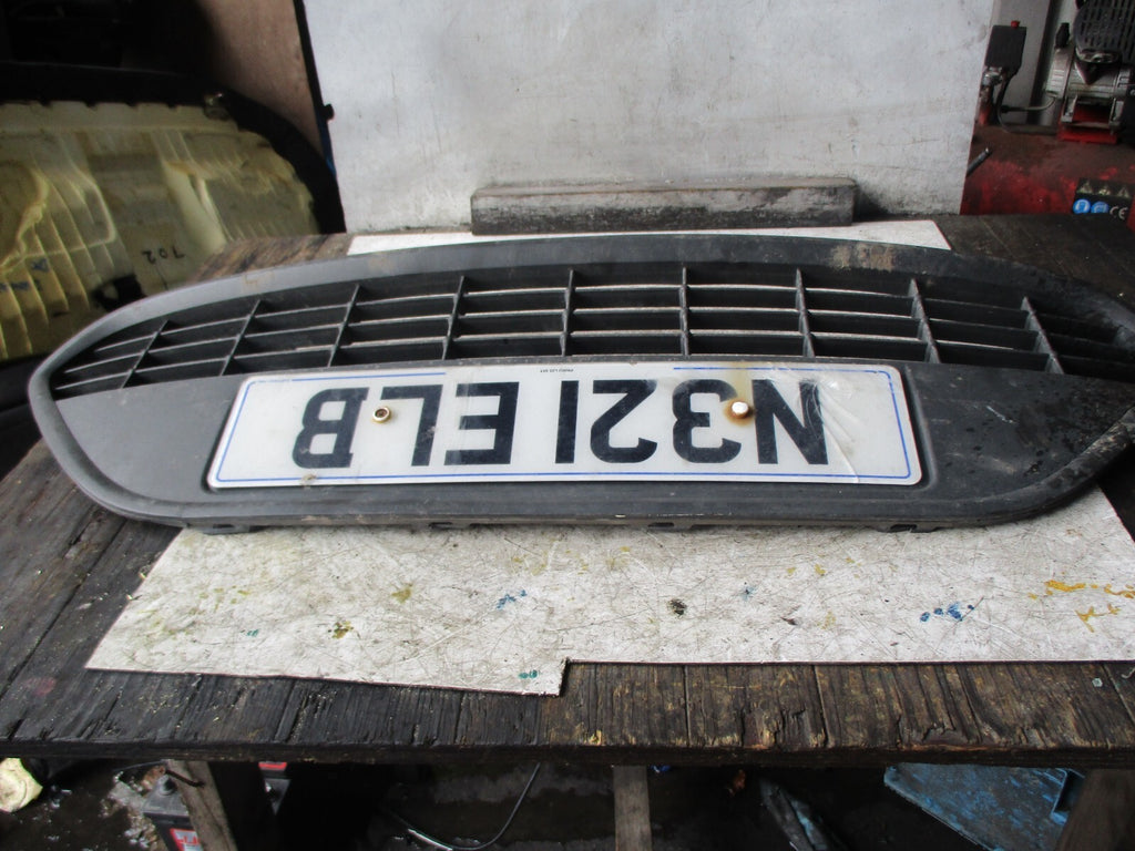 FORD FOCUS MK2 2010 FRONT BUMPER LOWER GRILL 8M5117B968