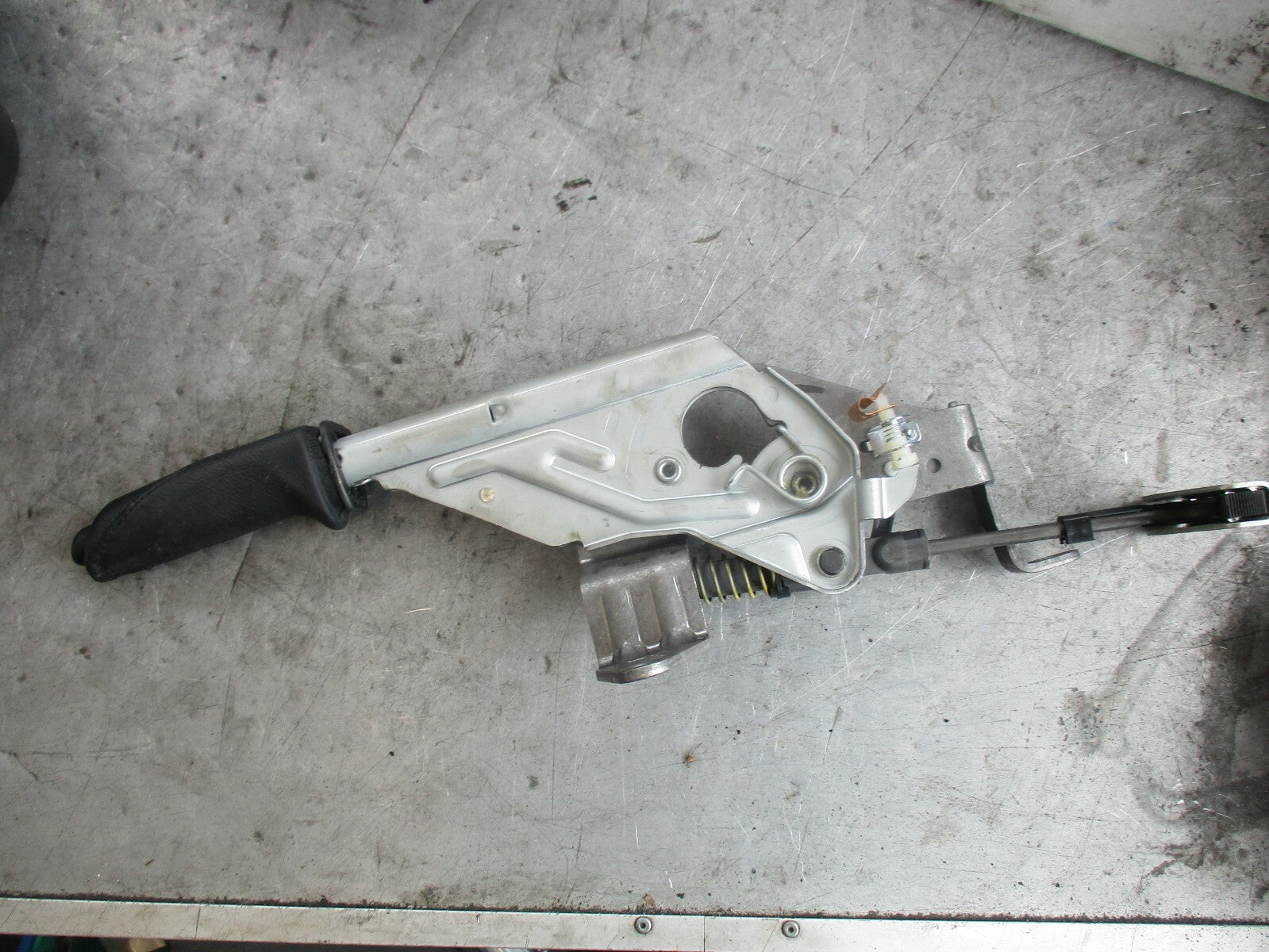 BMW 1 SERIES F21 F20 HANDBRAKE HANDLE PARKING LEVER 6799102