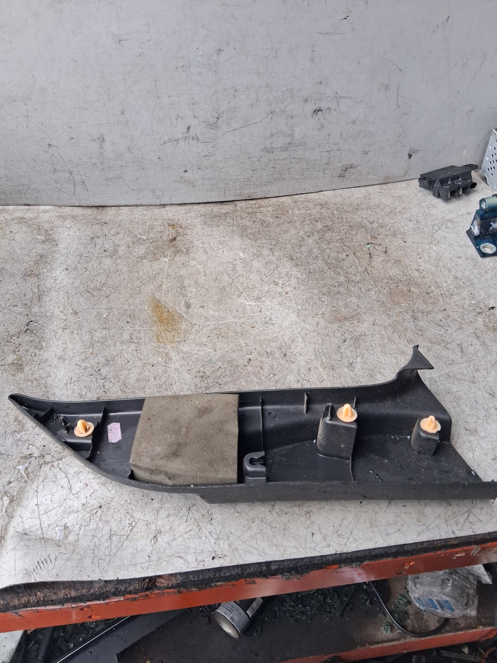 2019 RENAULT MASTER LEFT SIDE B PILLAR TRIM COVER PANEL 202930009R