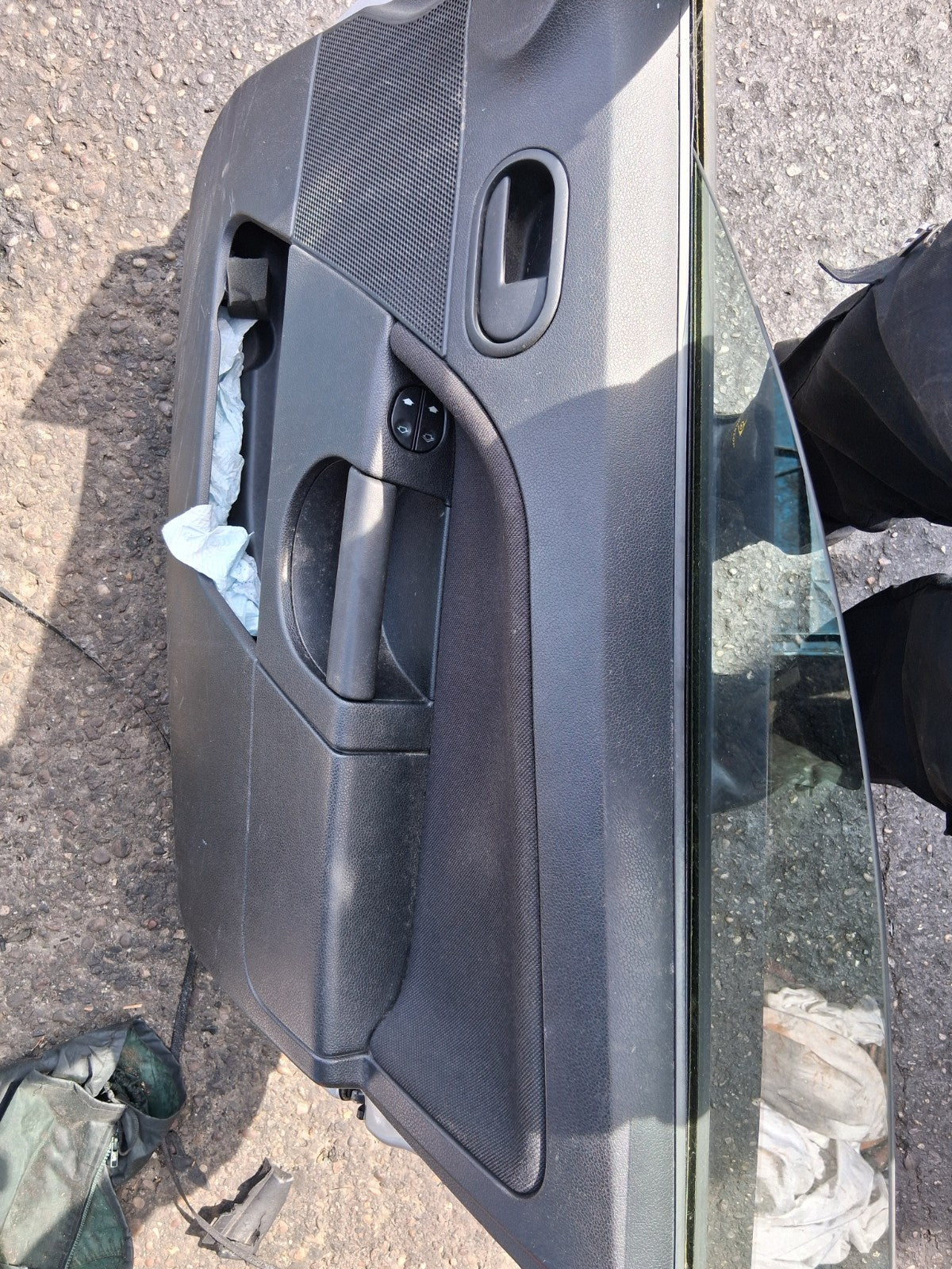 2006 FORD FIESTA MK6 OSF DRIVER SIDE FRONT RIGHT COMPLETE DOOR SILVER