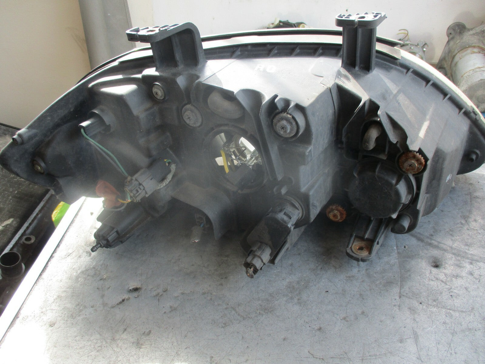 SSANGYONG RODIUS 270  NS PASSENGER SIDE HEADLIGHT HEAD LAMP