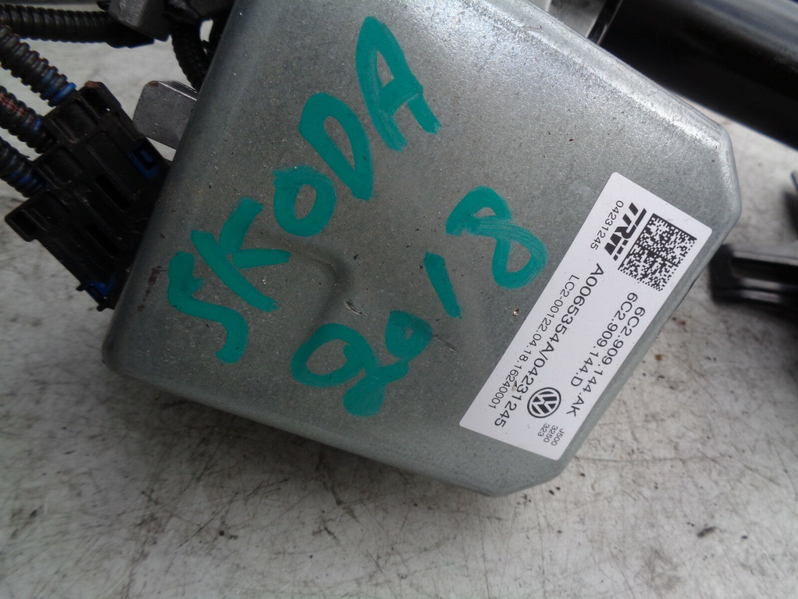 SKODA FABIA 2018 MK3 NJ 1.0 PETROL STEERING COLUMN + KEY 6C2423510BG