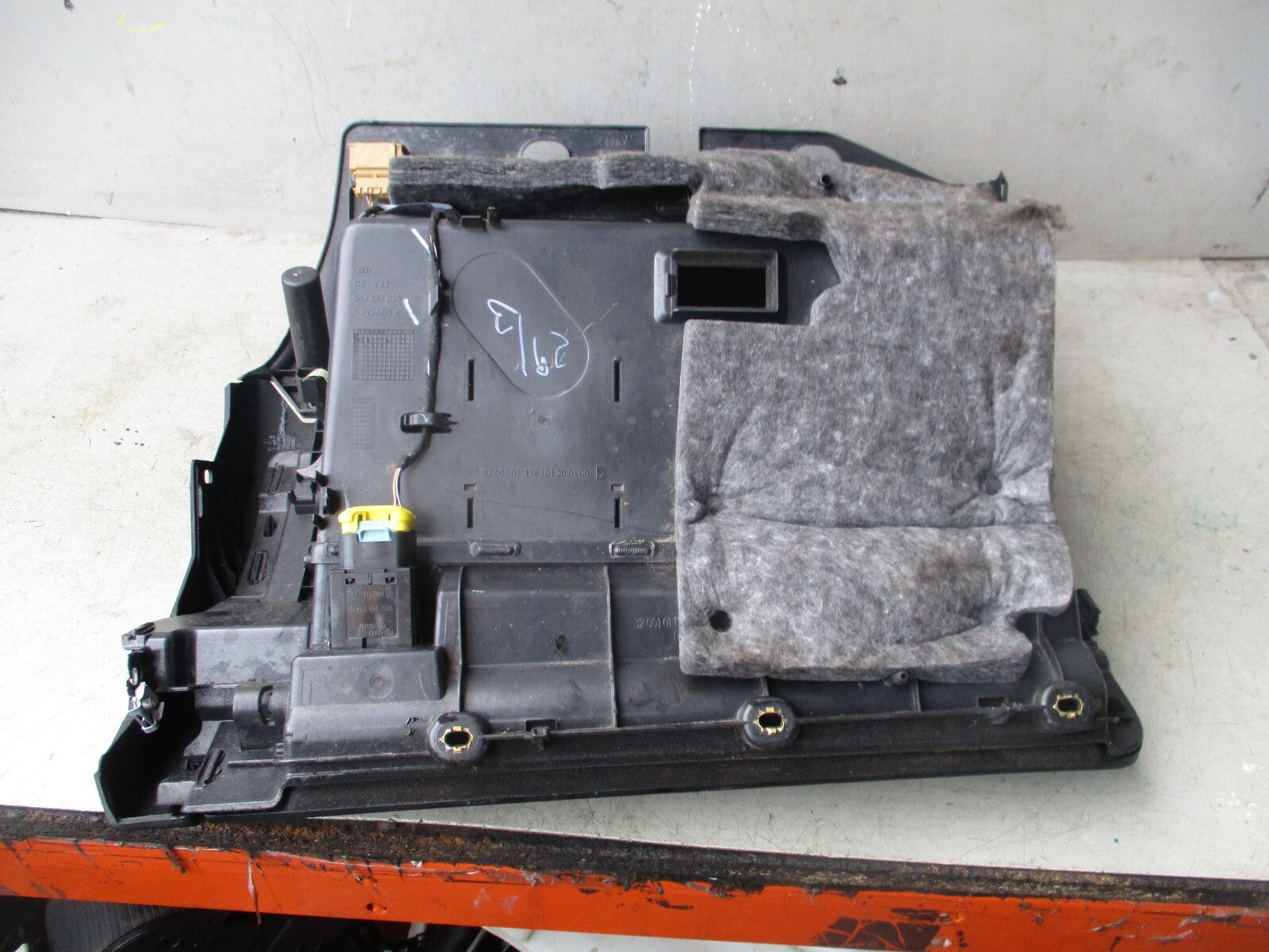 2008 AUDI A4 B8 PASSENGER SIDE STORAGE COMPARTMENT GLOVEBOX