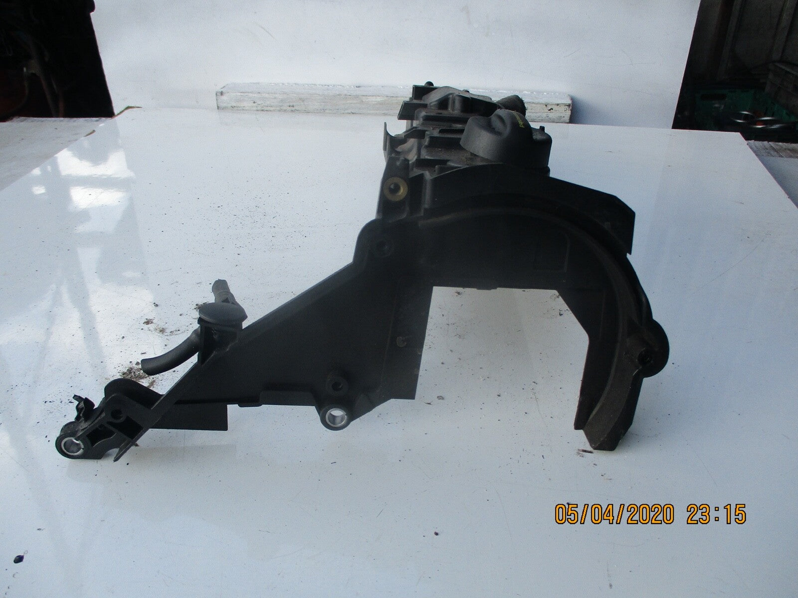 FORD FIESTA 2015 1.6 ROCKER COVER M06042A170
