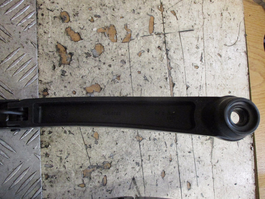 VAUXHALL VIVA 2015 FRONT WINDSCREEN WIPER ARMS AND BLADES 95391366