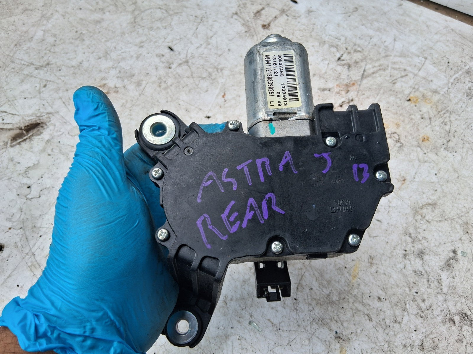2013 VAUXHALL ASTRA J REAR WINDSCREEN WIPER MOTOR 10A021515
