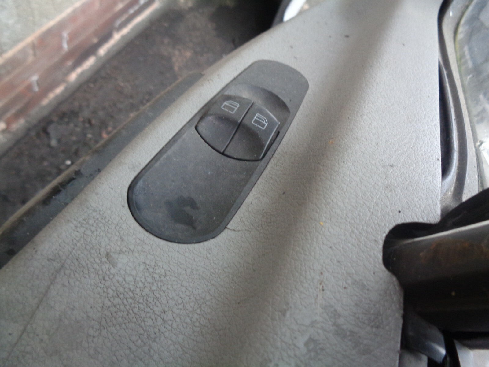 VW VOLKSWAGEN CRAFTER  OSF DRIVER SIDE FRONT DOOR COMPLETE WHITE