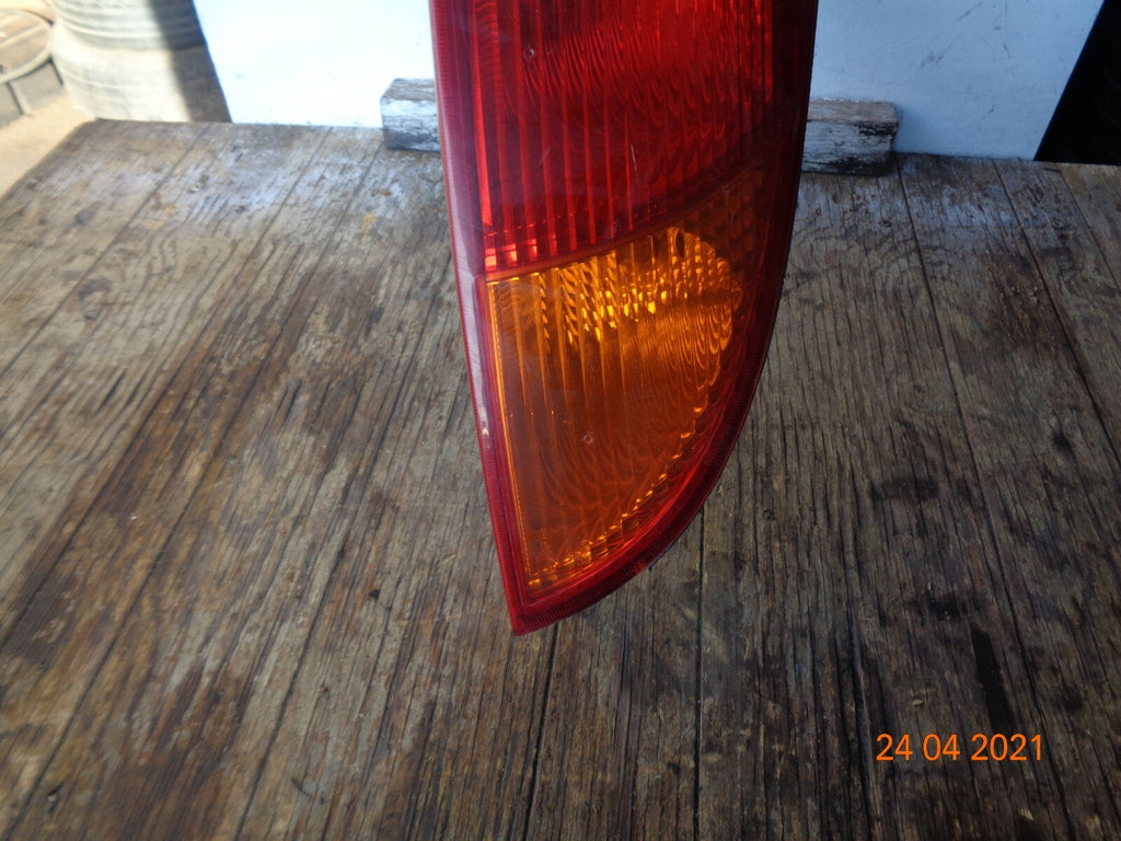 FORD FOCUS MK1 2001 OSR DRIVER SIDE REAR BRAKE TAIL LIGHT CLUSTER