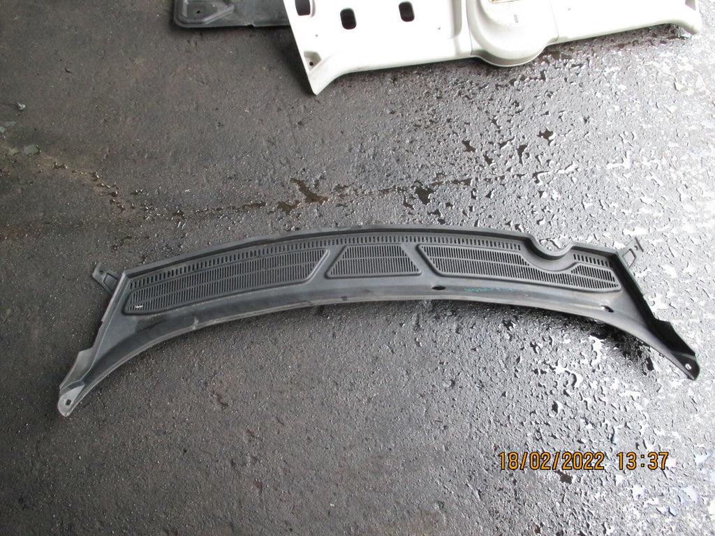 FORD ECOSPORT 2017 FRONT PLASTIC TRIM SCUTTLE PANEL VENT COVER