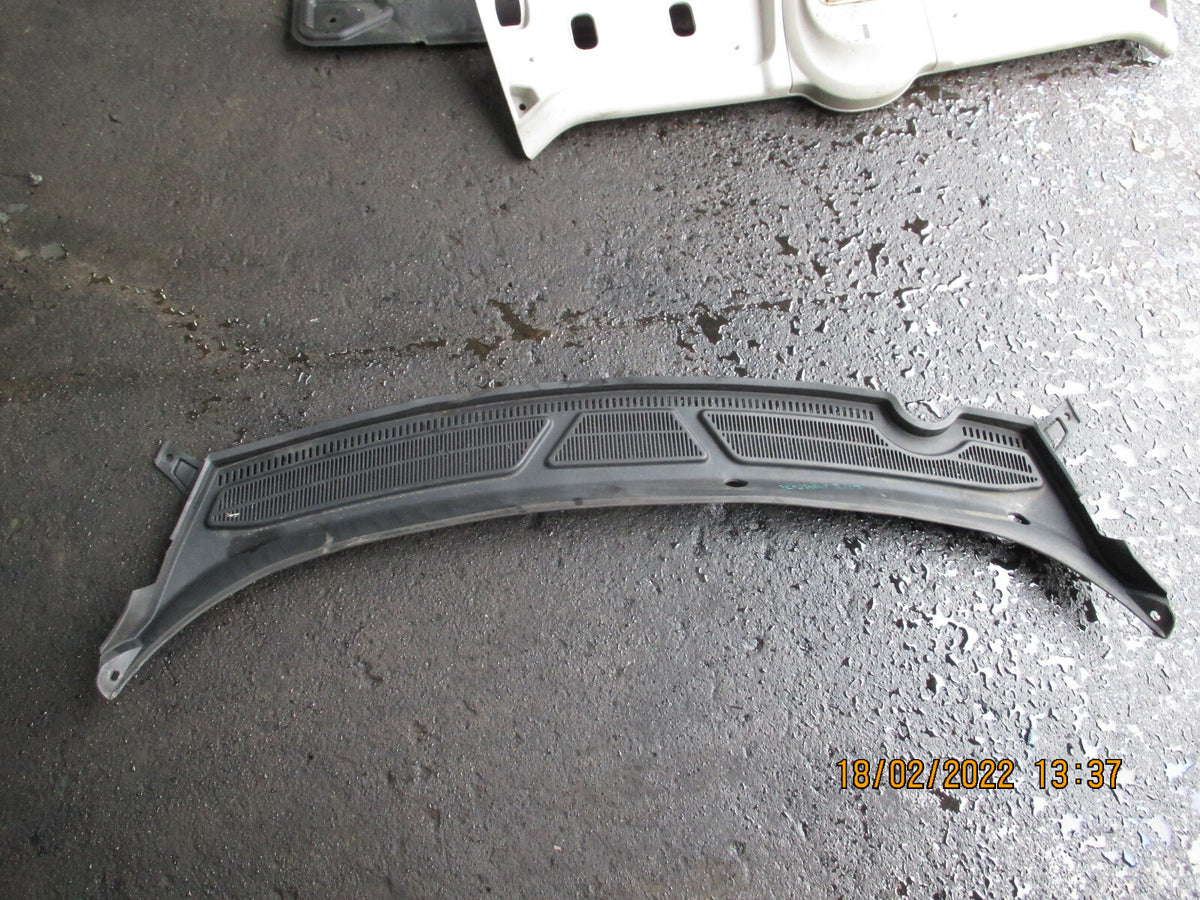 FORD ECOSPORT 2017 FRONT PLASTIC TRIM SCUTTLE PANEL VENT COVER