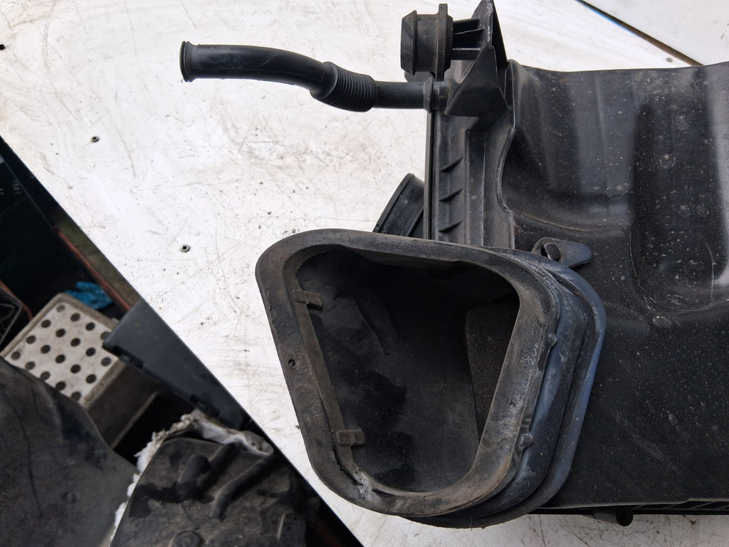 2013 VAUXHALL ASTRA J ESTATE AIR FILTER HOUSING BOX