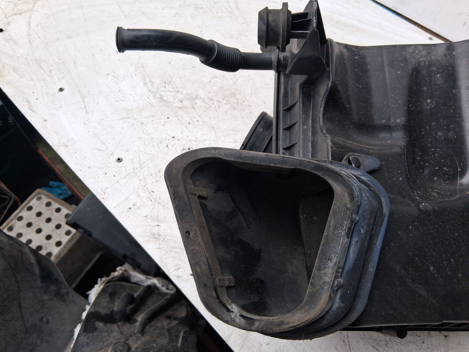 2013 VAUXHALL ASTRA J ESTATE AIR FILTER HOUSING BOX