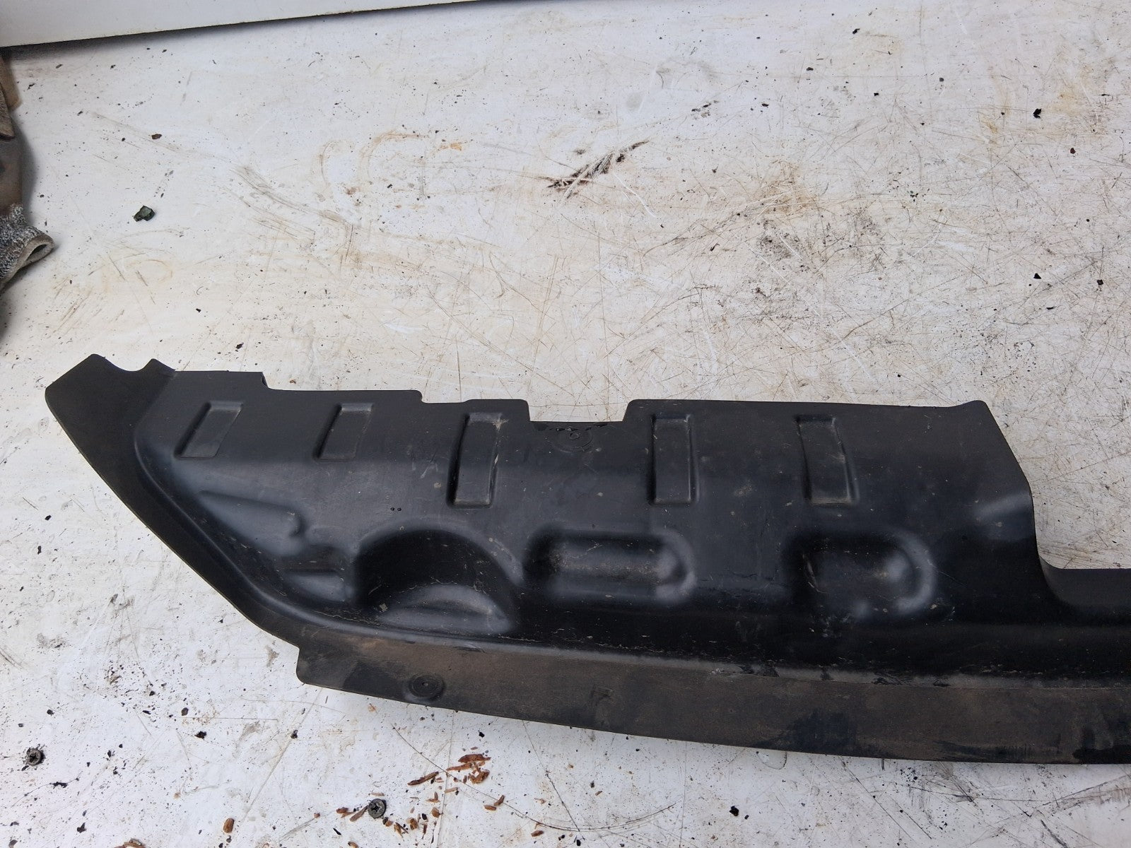 2024 RENAULT  TRAFIC MK3 AIR DEFELCTOR COOLING RAD FAN SUPPORT 165529579R