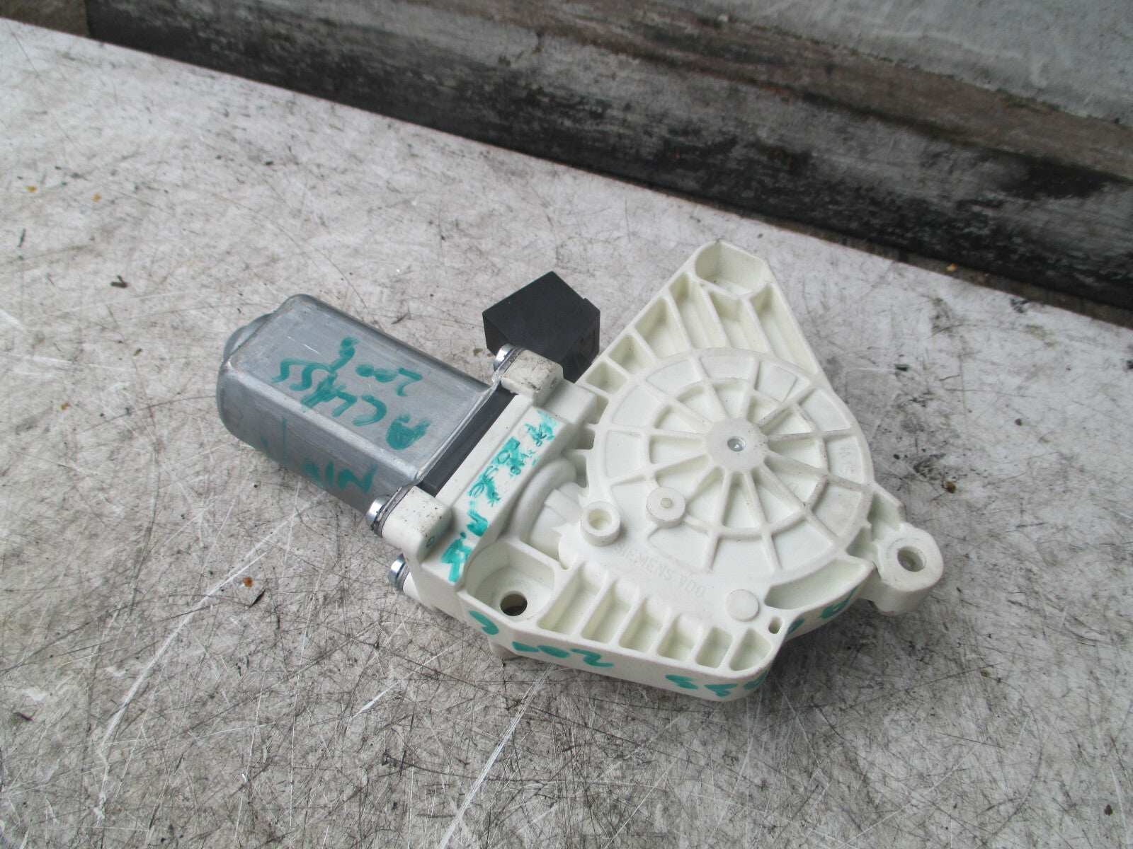 MERCEDES BENZ A CLASS W169 2006 NSR PASSENGER SIDE REAR WINDOW MOTOR A1698202042