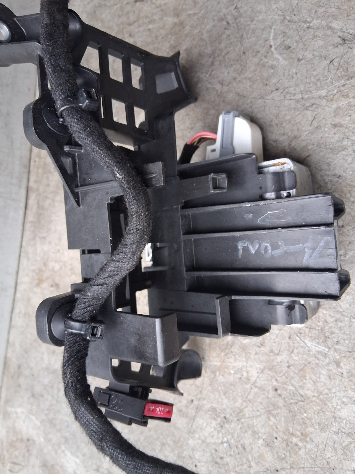 2021 MERCEDES A CLASS V177 UNDER BODY BRACKET WITH MODULE A2475452901