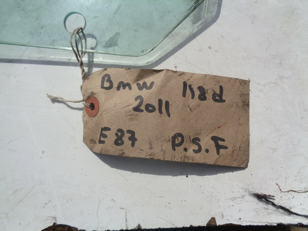 BMW 118D 2011 E87 NSF PASSENGER SIDE FRONT WINDOW GLASS E143R001582