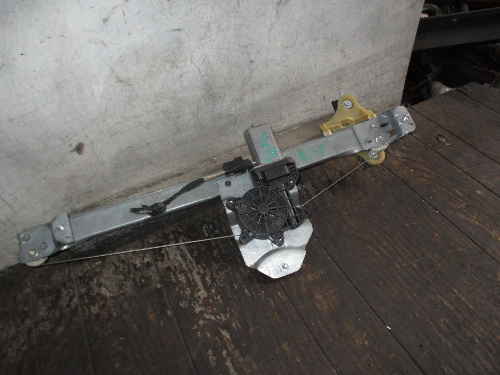 RENAULT CLIO MK4 2014 NSF PASSENGER SIDE FRONT WINDOW MOTOR REGULATOR