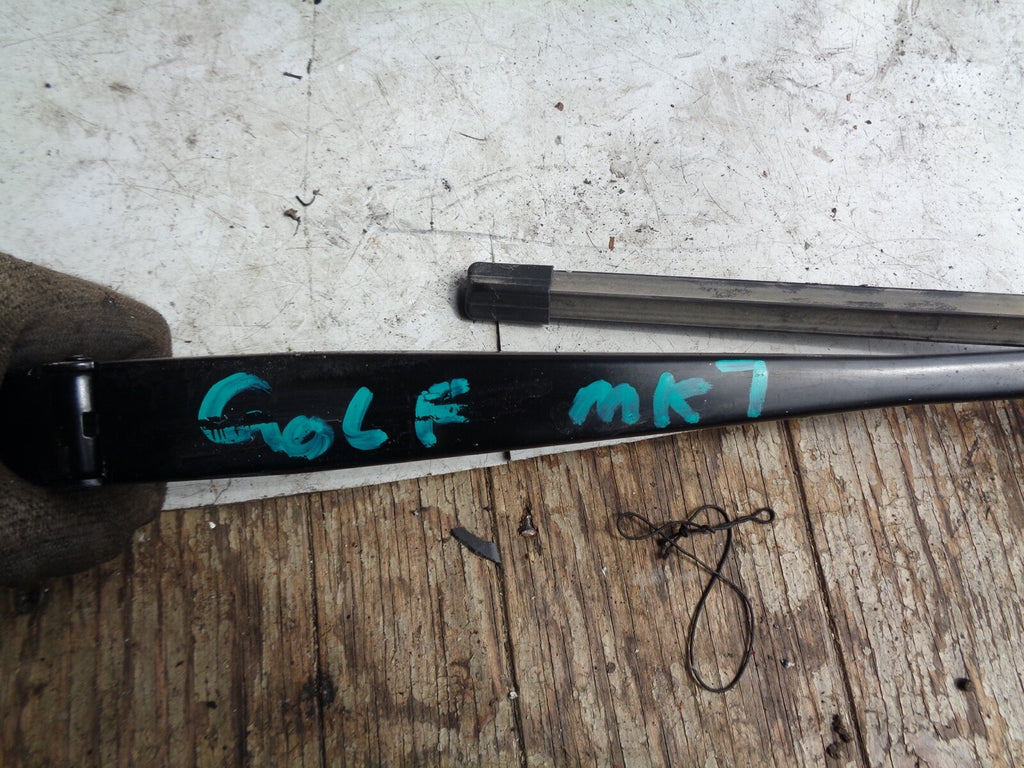 VW VOLKSWAGEN GOLF MK7  2015 FRONT RIGHT WIPER ARM 5G2955410B