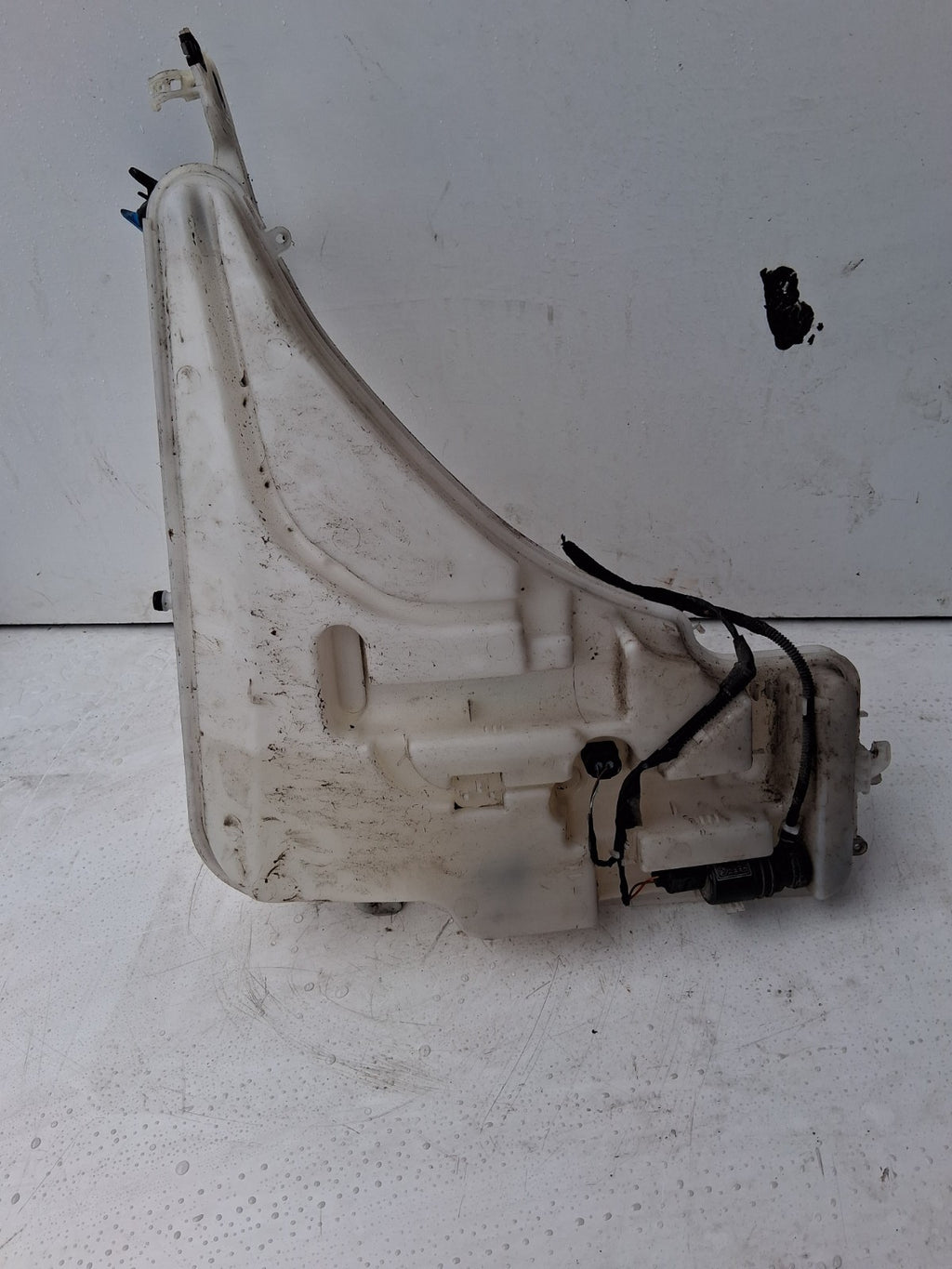 2017 BMW 3 SERIES 1l WINDSSCREEN WASHER BOTTLE 235576