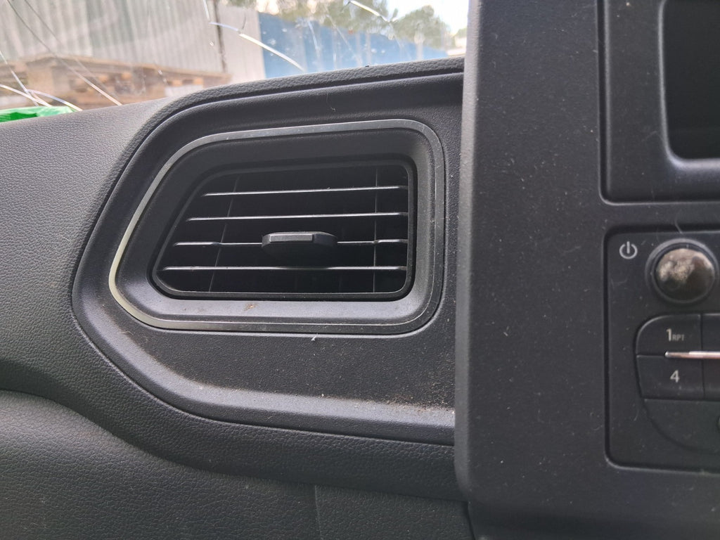 2024 RENAULT MASTER MK3 NS PASSENGER SIDE MIDDLE DASH AIR VENT