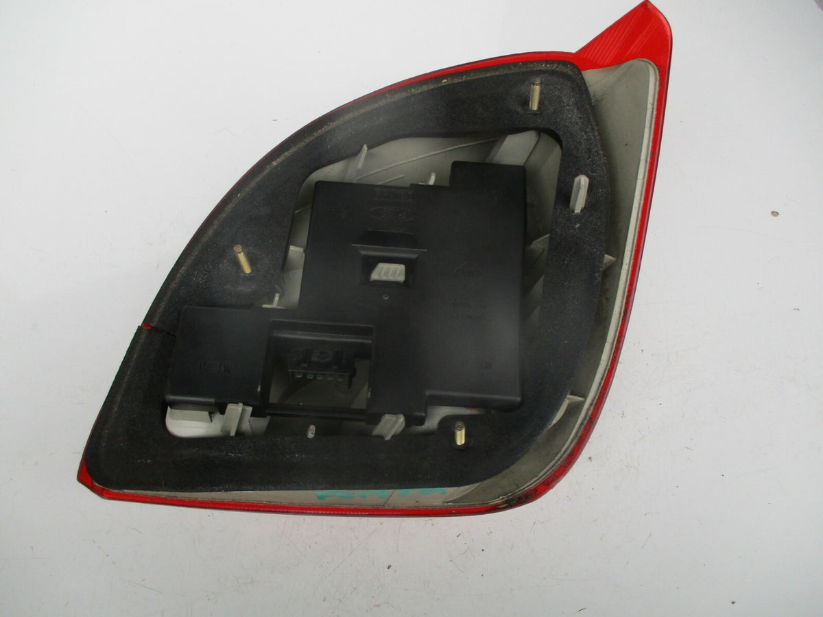 FORD FIESTA MK5 2002 NSR PASSENGER SIDE REAR BRAKE TAIL LIGHT CLUSTER ASSEMBLY