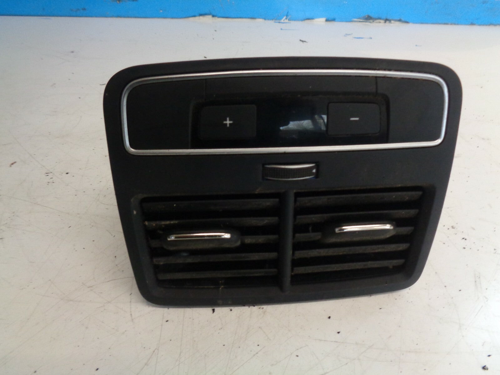 AUDI A5 8W6 2017 CENTRE CONSOLE REAR AIR VENTS 8W0819203B