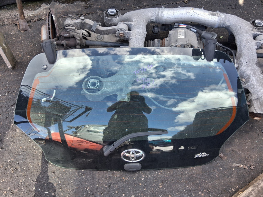 2008 TOYOTA AYGO MK1 REAR COMPLETE TAILGATE BOOTLID GLASS