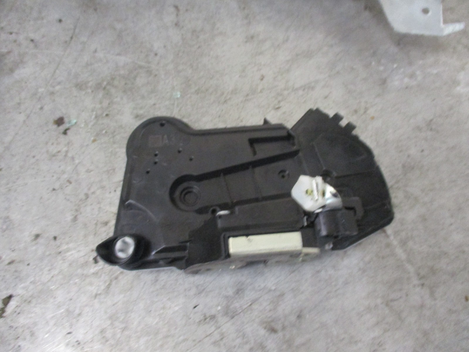 TOYOTA AYGO AB40 MK2 5 DOOR OSF DRIVER SIDE FRONT DOOR LOCK MECH