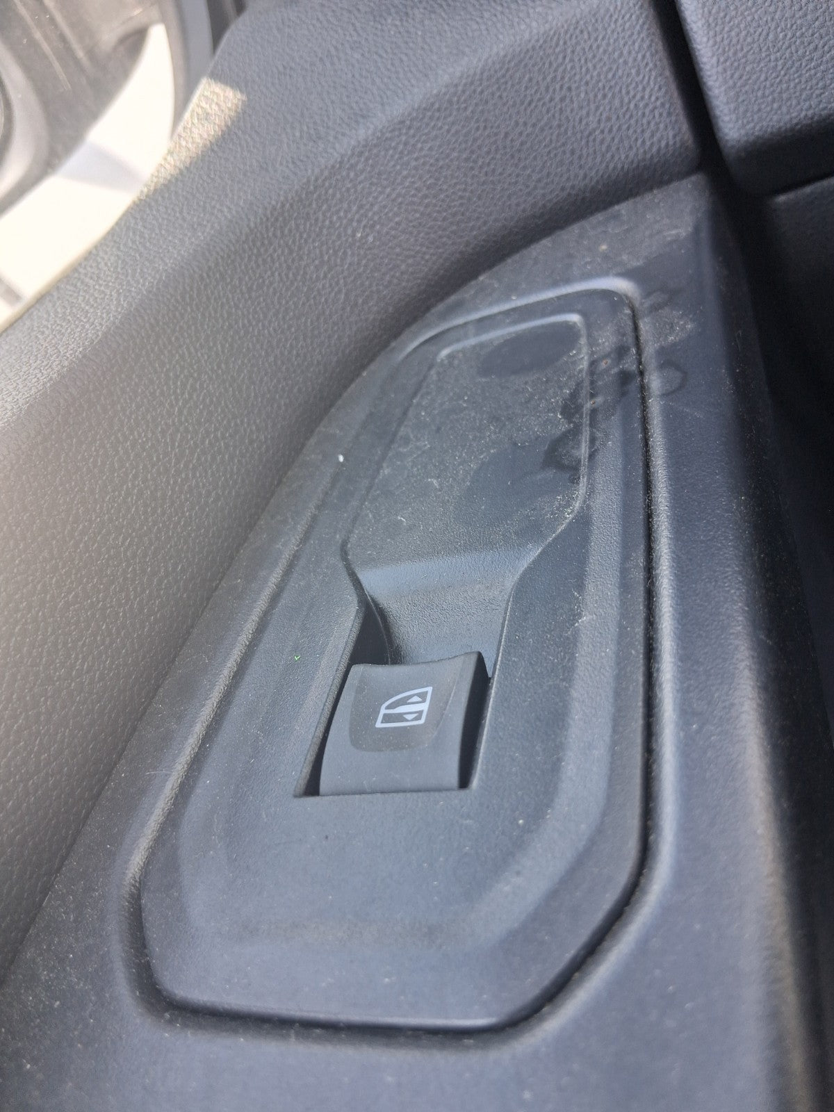 2025 RENAULT TRAFIC X82 MK3 NSF PASSENGER SIDE FRONT LEFT WINDOW CONTROL SWITCH
