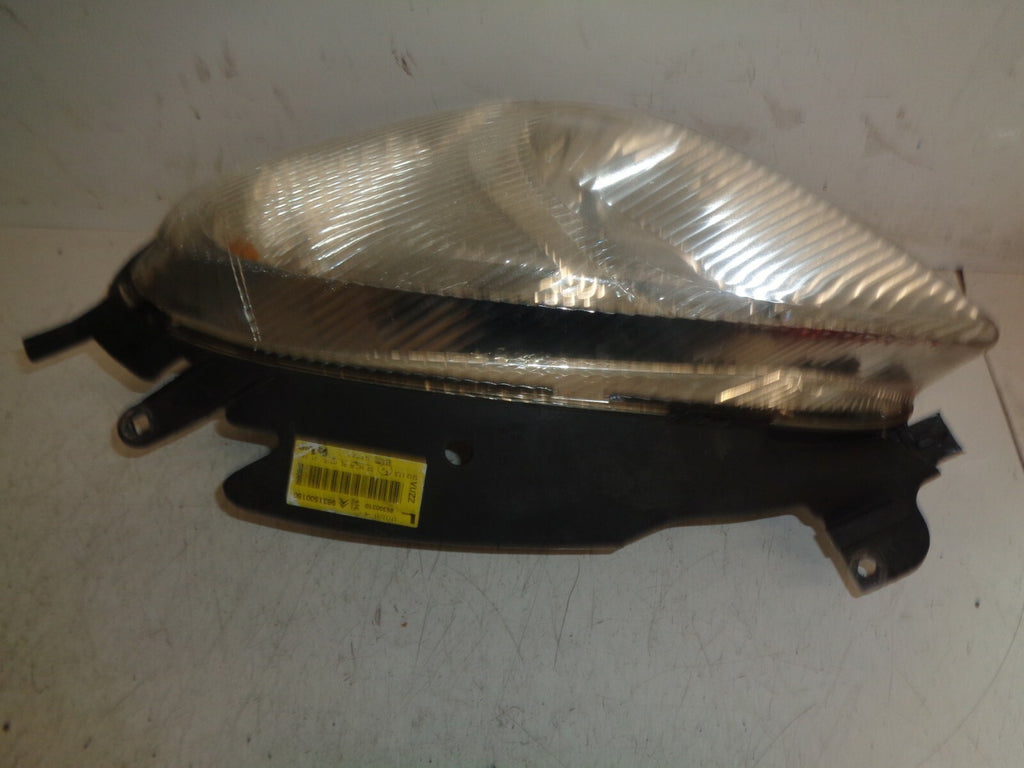 CITROEN XSARA PICASSO 2004 NS PASSENGER SIDE HEADLIGHT HEADLAMP 9631500180