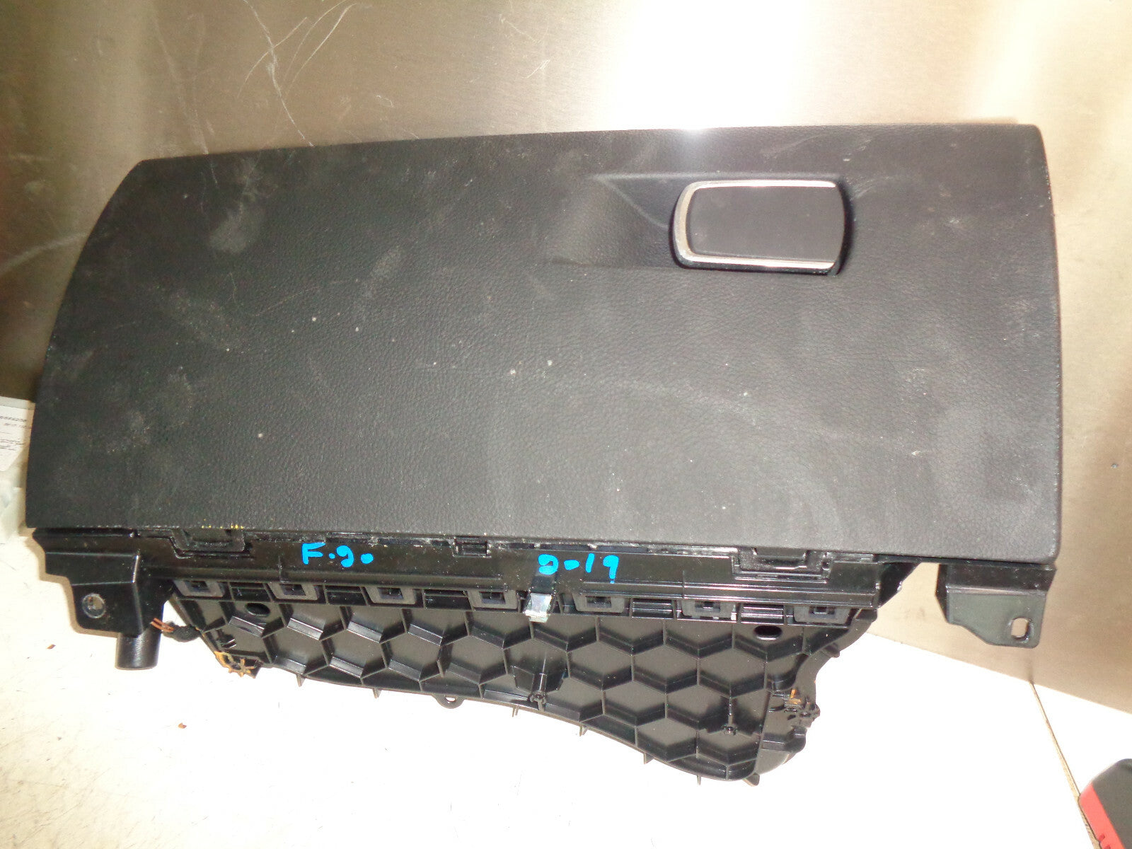 BMW 1 SERIES F20 2019 LCI PASSENGER SIDE GLOVEBOX COMPARTMENT 9395377