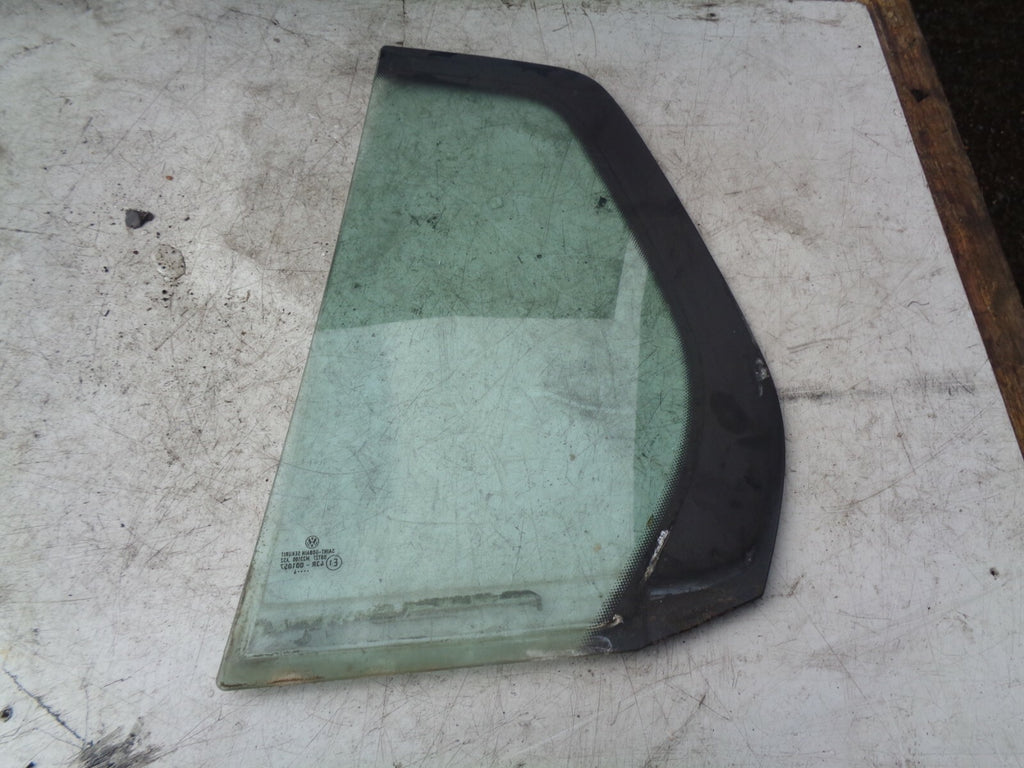 VW VOLKSWAGEN GOLF MK5 DRIVERS REAR QUARTER GLASS E143R001057
