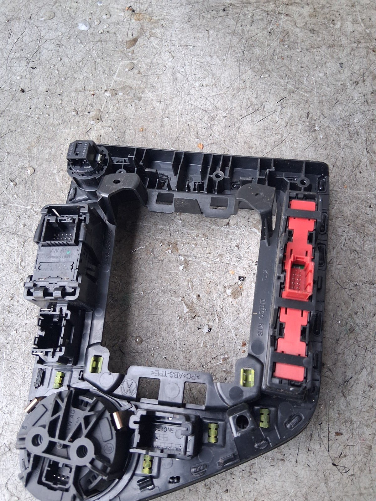 2023 VW VOLKSWAGEN TIGUAN GEARSTICK SURROUND TRIM 5NA927531A
