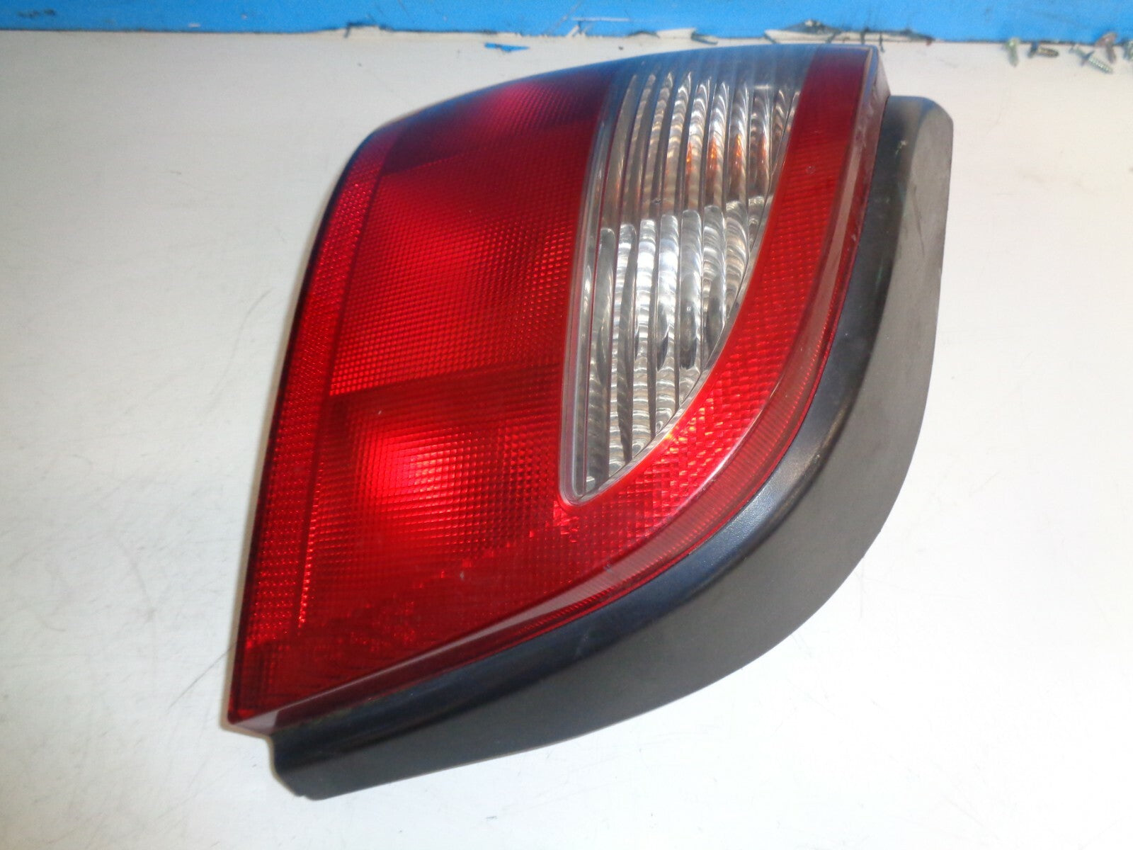 RENAULT MEGANE 2002 MK1 NS PASSENGER SIDE REAR TAIL LIGHT 7700428320