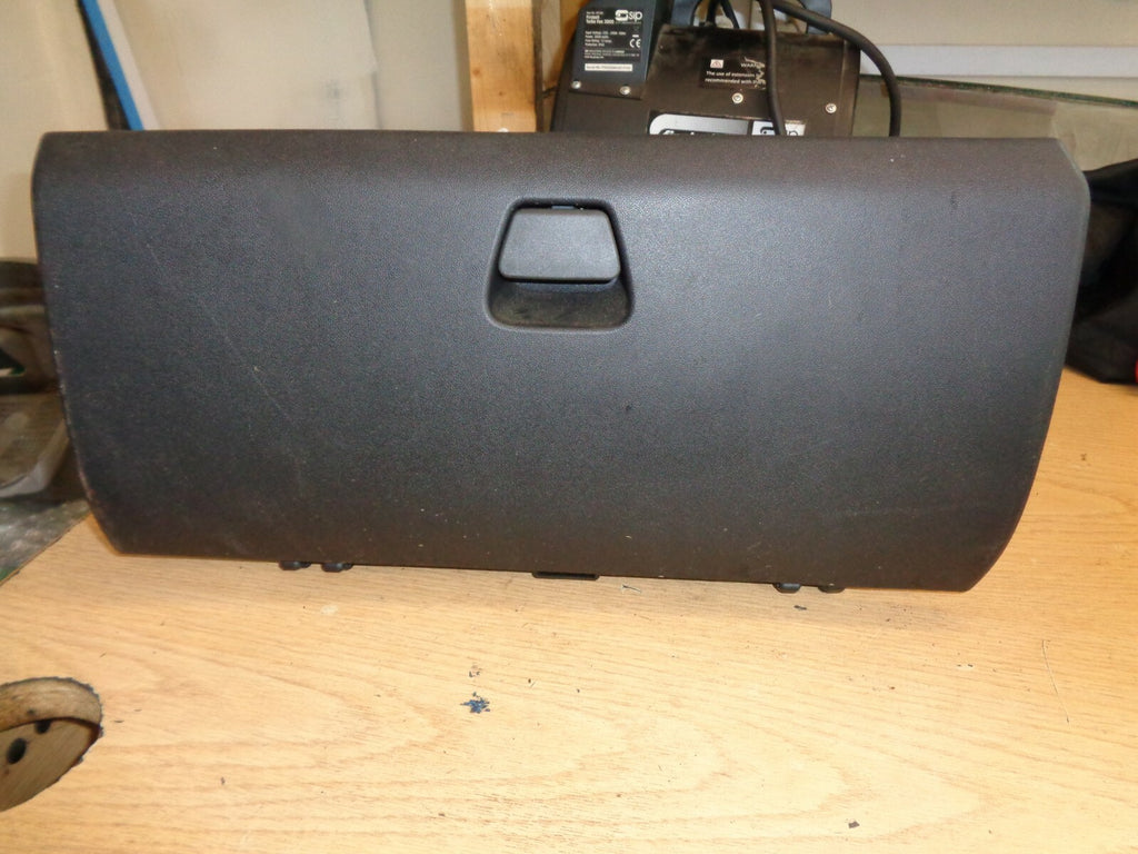 PEUGEOT 108 CITREON C1 TOYOTA AYGO GLOVE BOX 2017 MK2 555500H020