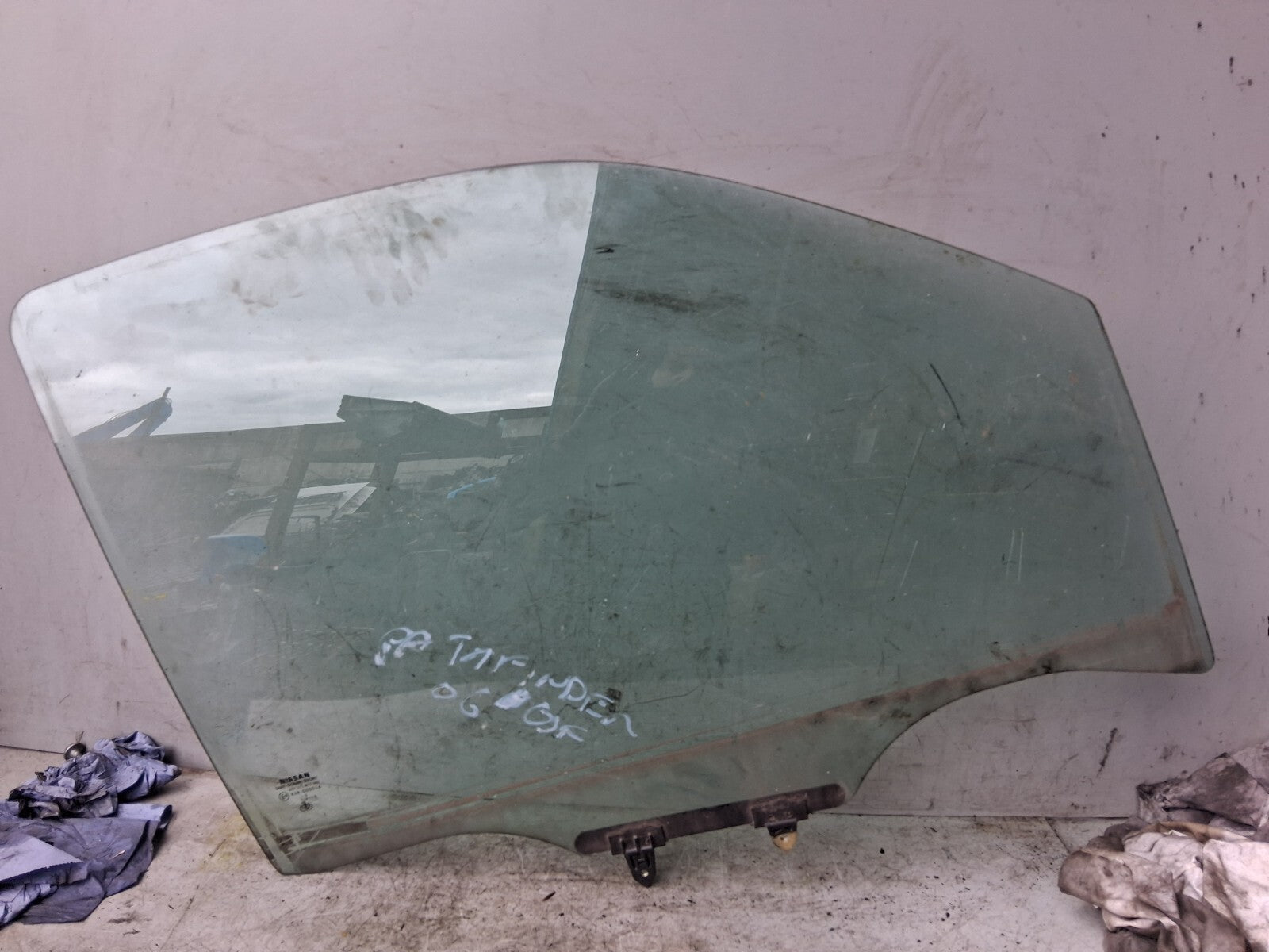 2006 NISSAN PATHFINDER OSF DRIVER SIE FRONT RIGHT WINDOW GLASS 43R000016