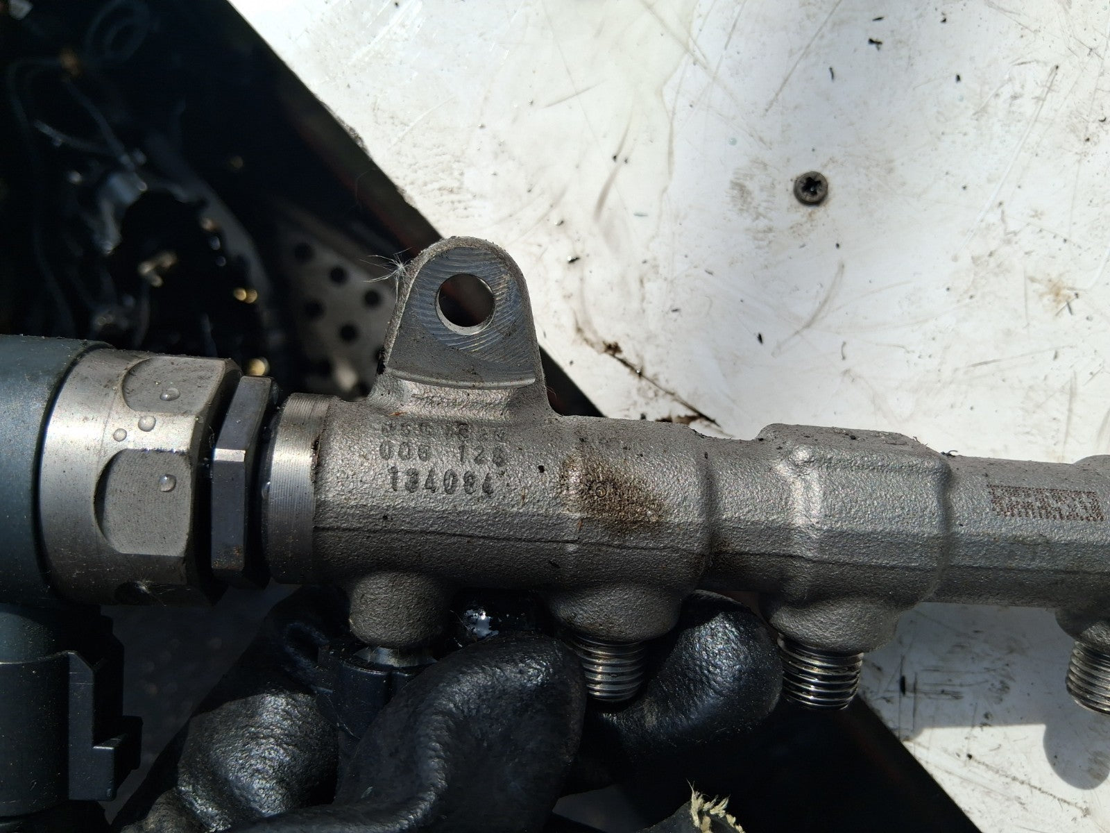 2018 BMW X1 F48 2.0 DIESEL INJECTOR FUEL RAIL